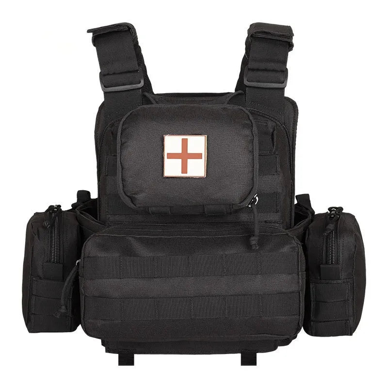 Men's camouflage tactical vest in wear-resistant polyester for outdoor training.