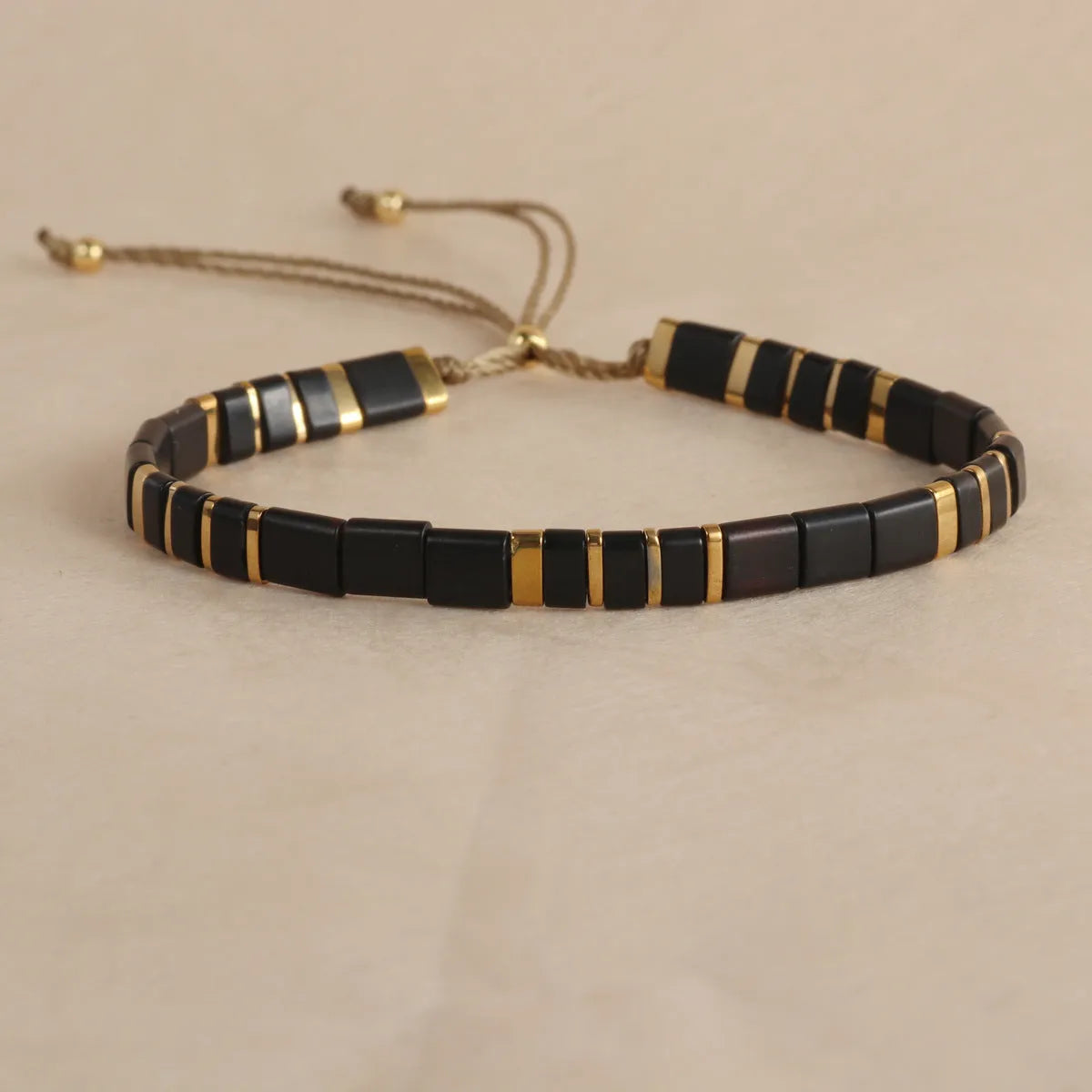 Geometric pull bead bracelet with glass and coloured glaze beads in round design