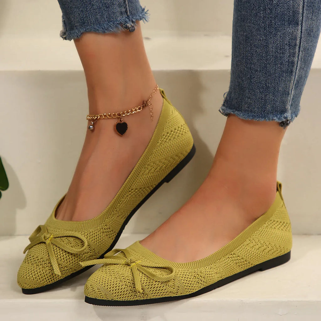 Women's pointed-toe knitted loafers with bow detail in matcha green colour