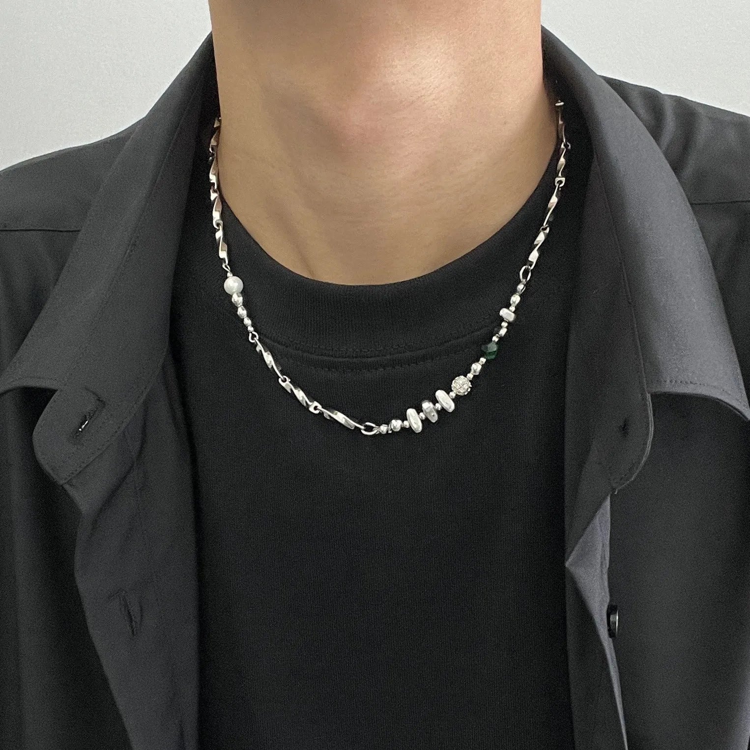 Polished stainless steel necklace in broken silver with adjustable chain, cold wind style, unisex design