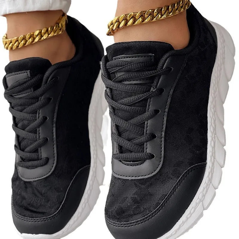 Women's white canvas casual running shoes with a soft sole and round toe on a plain background.