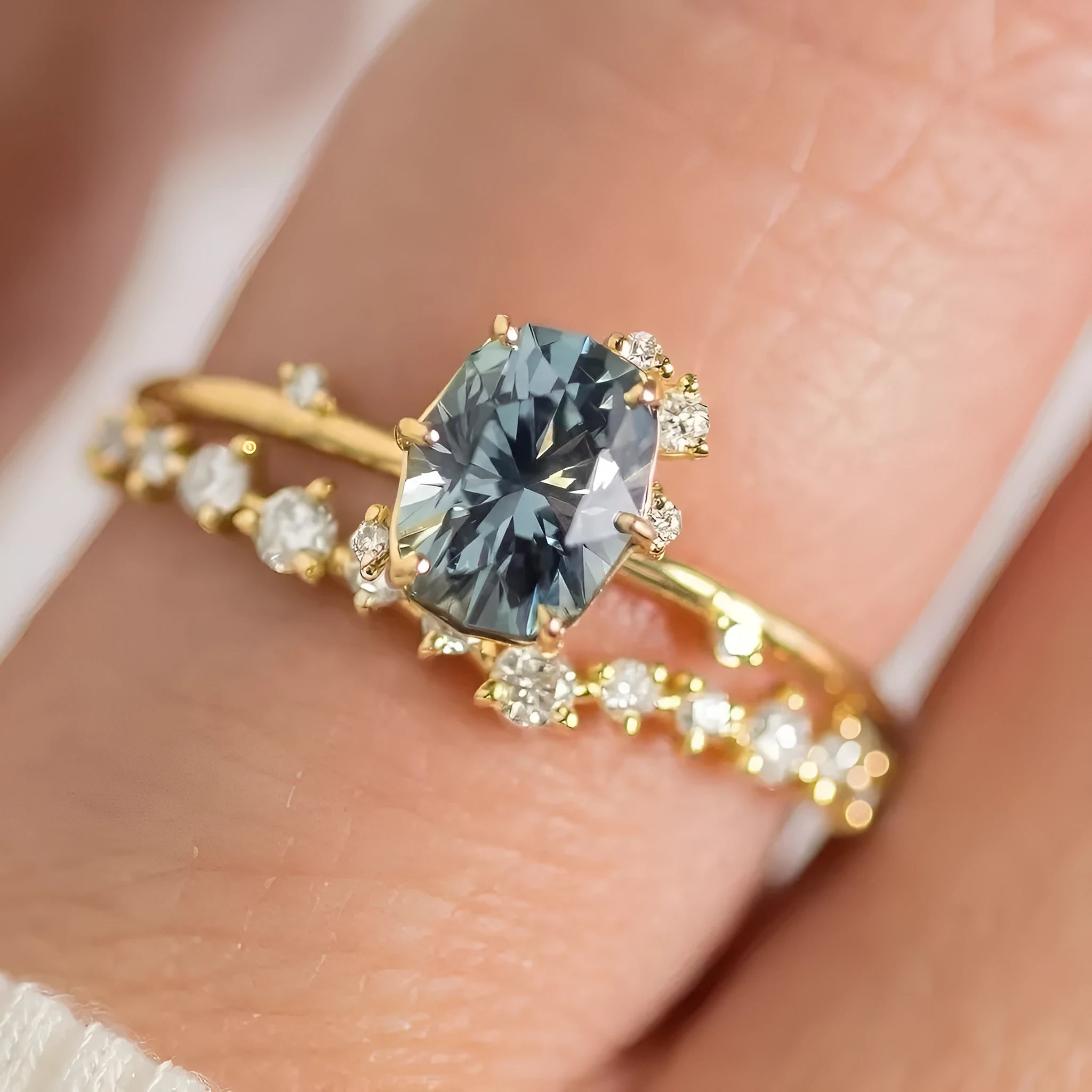 Gold plated women's ring with a green zircon stone set in a flower-shaped alloy band.