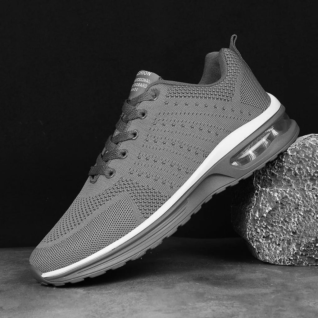 Flyknit mesh running shoes in multiple colours with round toe design and PU soles