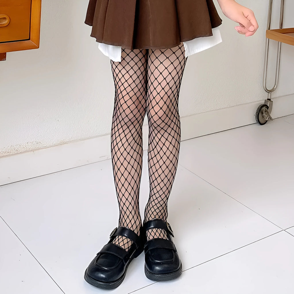 Women's summer mesh stockings in large, medium and small net patterns in black or white colours