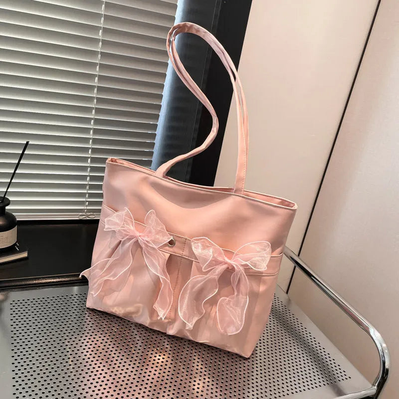 College style bow tote bag with double straps and zippered internal compartment in black colour