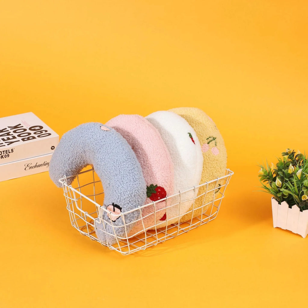 U-shaped half moon pet pillow for cats and dogs in blue, pink, white or yellow colours