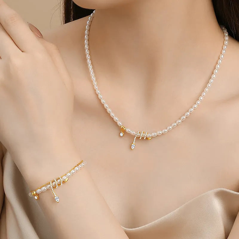 Pearl snake beaded bracelet in 925 silver with geometric snake charm and electroplated finish