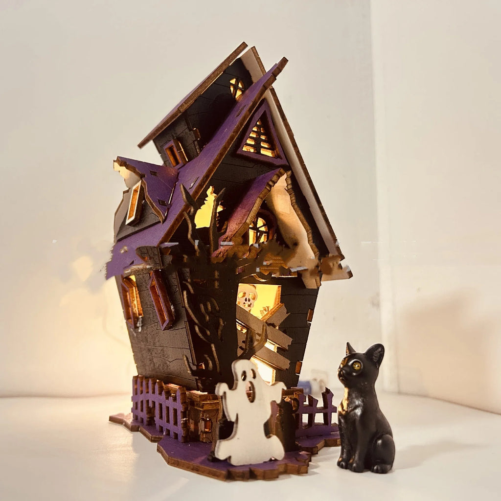 Wooden haunted house Halloween decoration with luminous finish, 14 cm wide candlestick holder