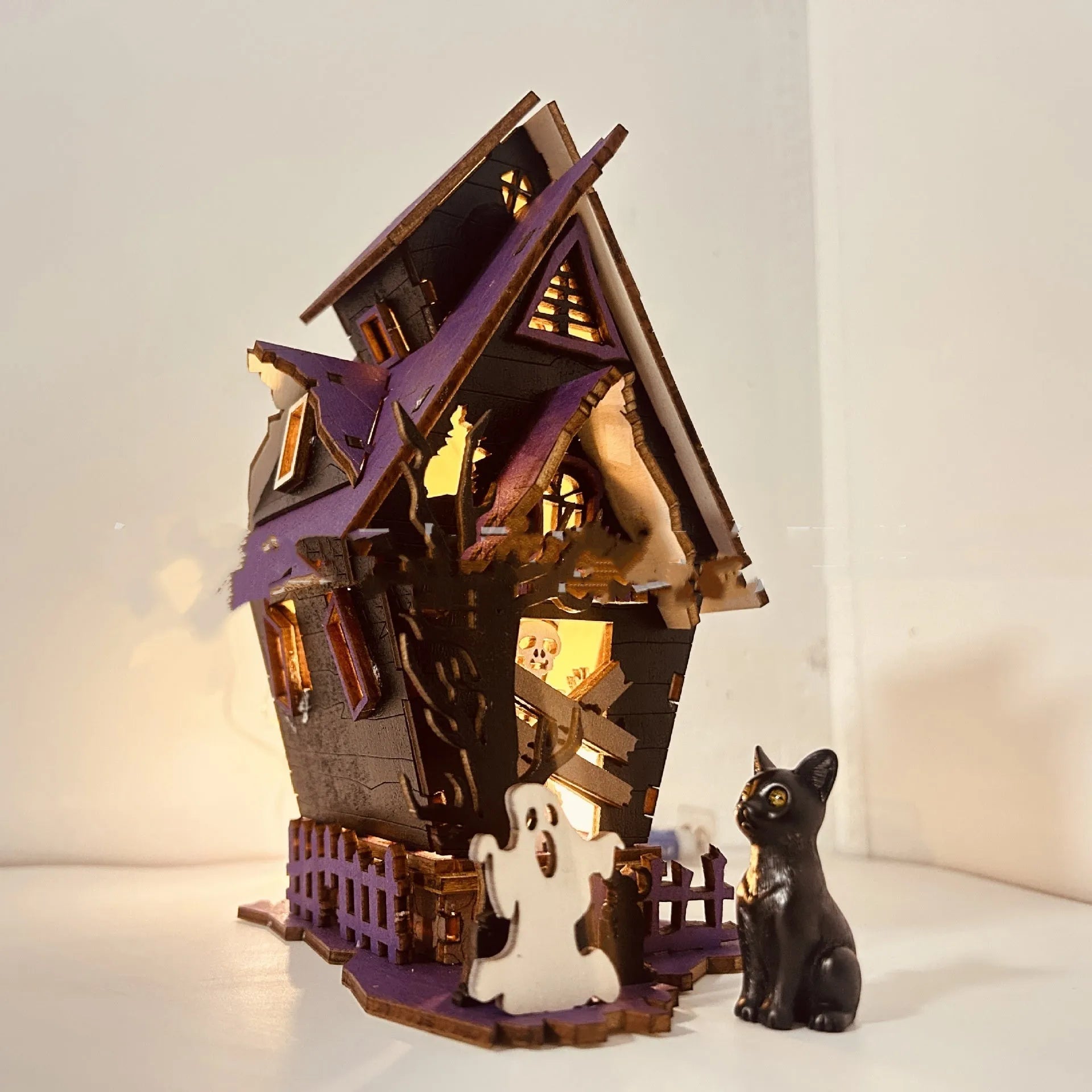 Wooden haunted house Halloween decoration with luminous finish, 14 cm wide candlestick holder