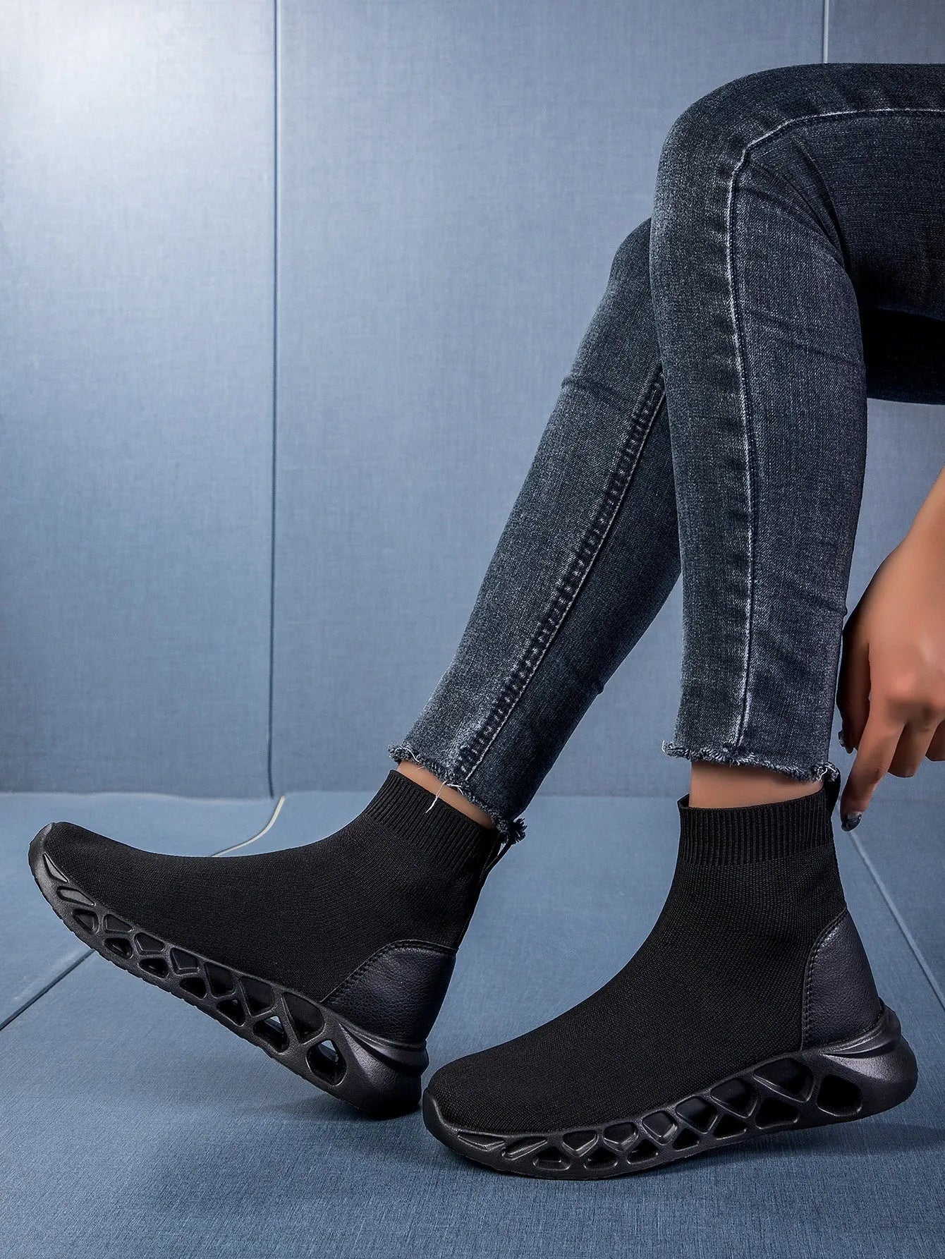 Women's flat-heel ankle boots in mesh with round toe, shown in terracotta warriors colour.