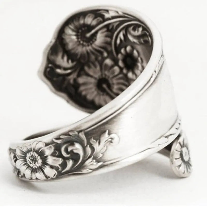 Copper flower shaped ring with adjustable opening in daisy colour vintage style