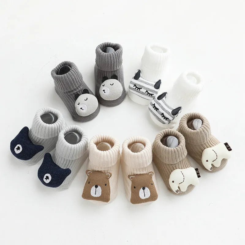 Baby socks with anti-slip glue dots on soles in combed cotton, showing mid-tube height and various colour options