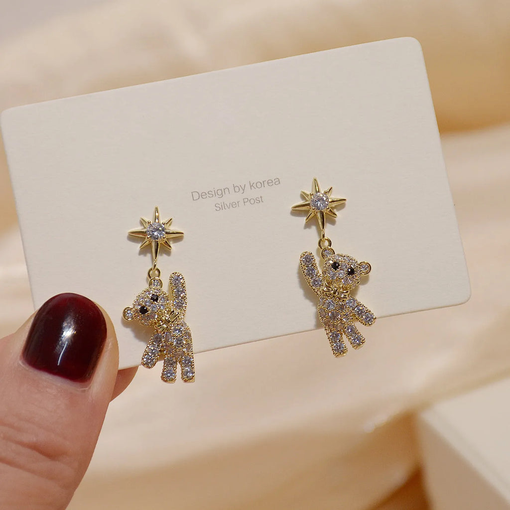 Korean-style star stud earrings for women, diamond finish, gold colour with silver needle post