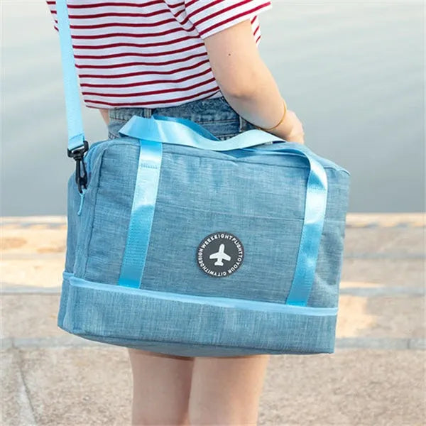 Dry and wet separation travel bag in purple made of waterproof cationic Oxford cloth, showing cube shape with double chambers