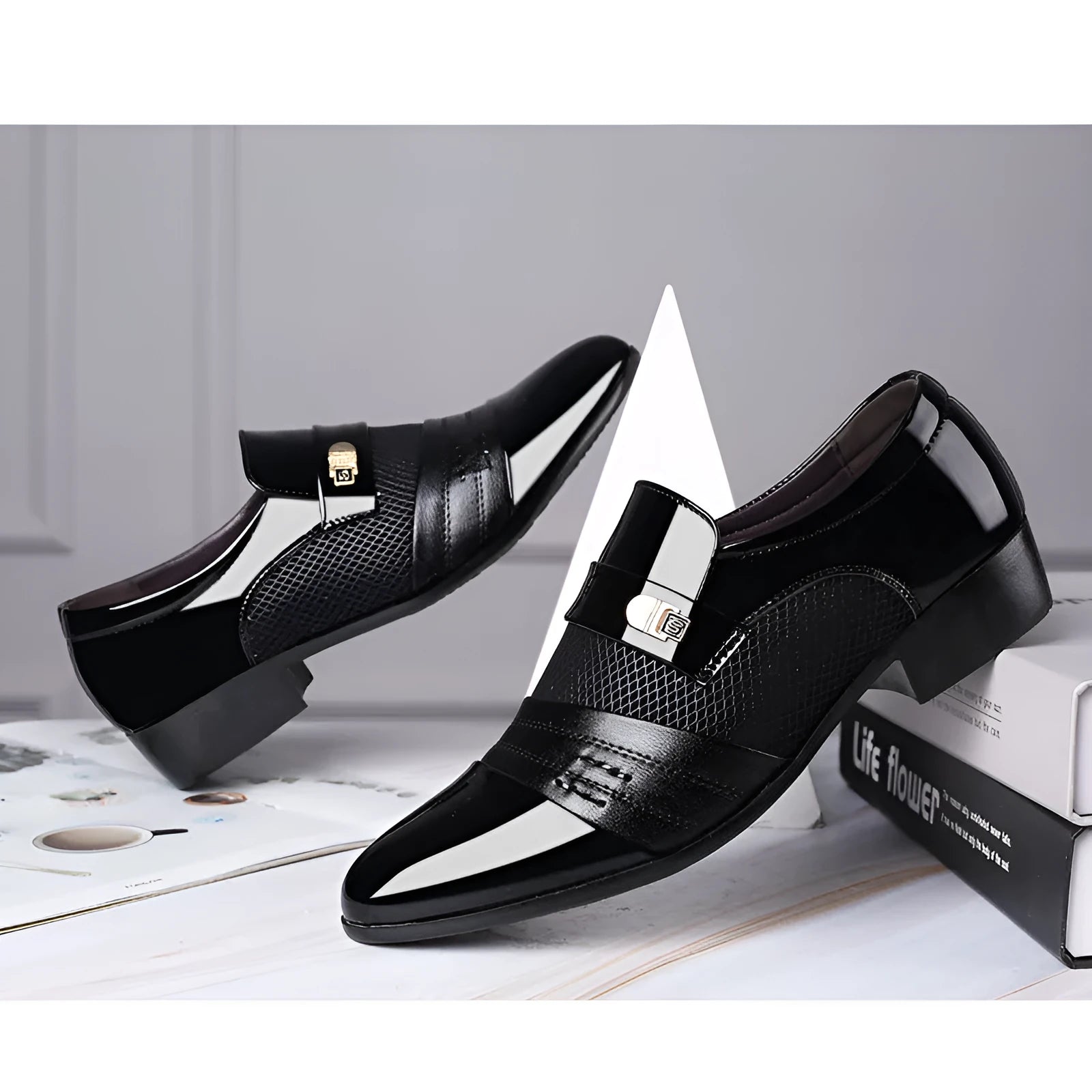 Men's pointed toe leather-style shoes in black with low-top business design and rubber sole