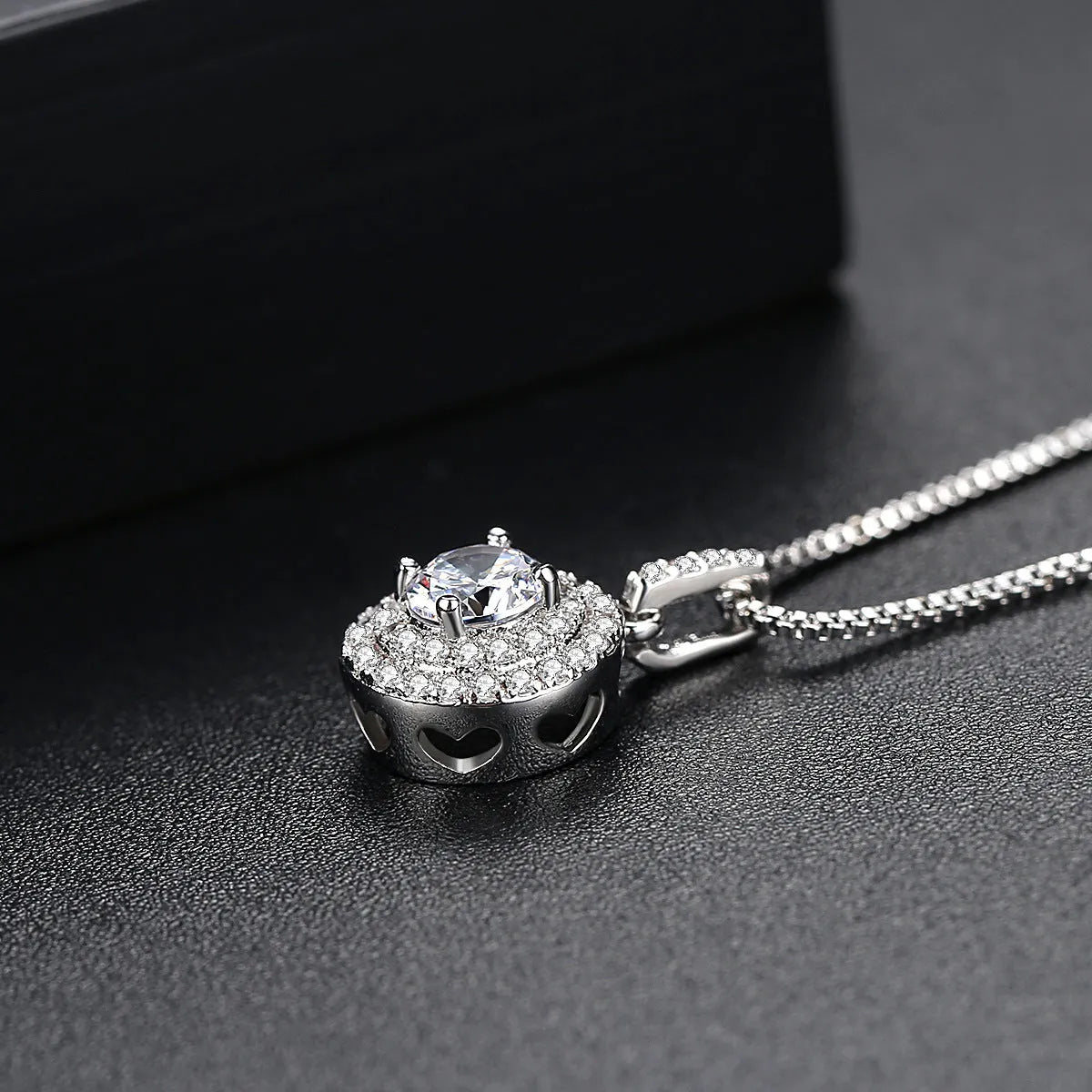 Copper round shape women's necklace in platinum colour size 5cm individually packed