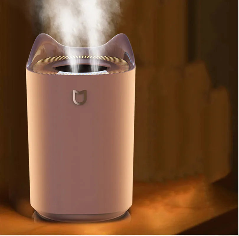 Double spray humidifier with three fog outlets in coral pink or white colour with USB power cable