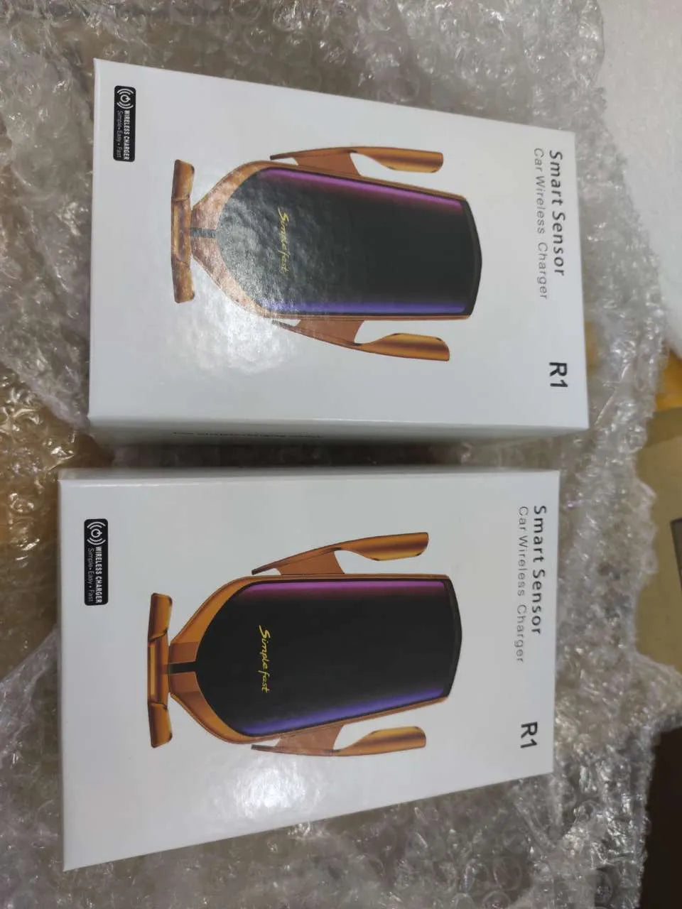 Magic Clip R1 automatic wireless charging car phone holder in gold or silver finish