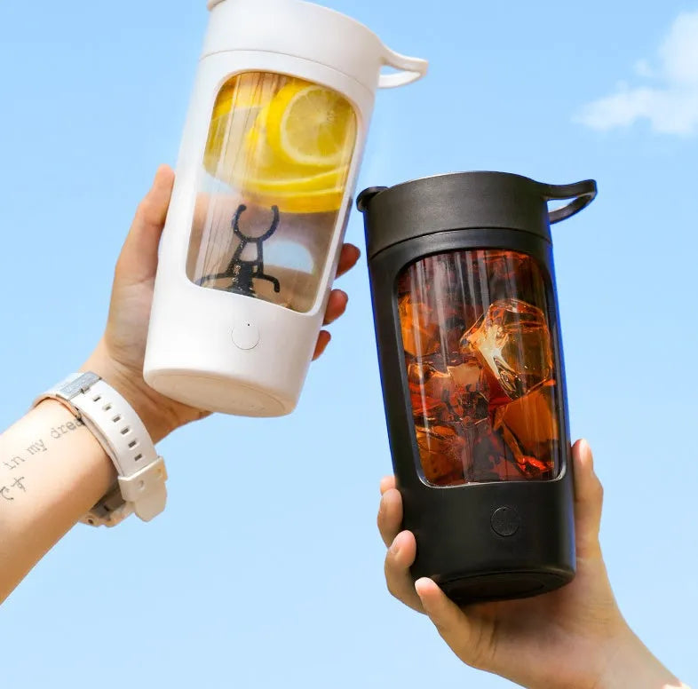 Portable automatic blending cup with lid, shown in available colours with 650ml capacity marking