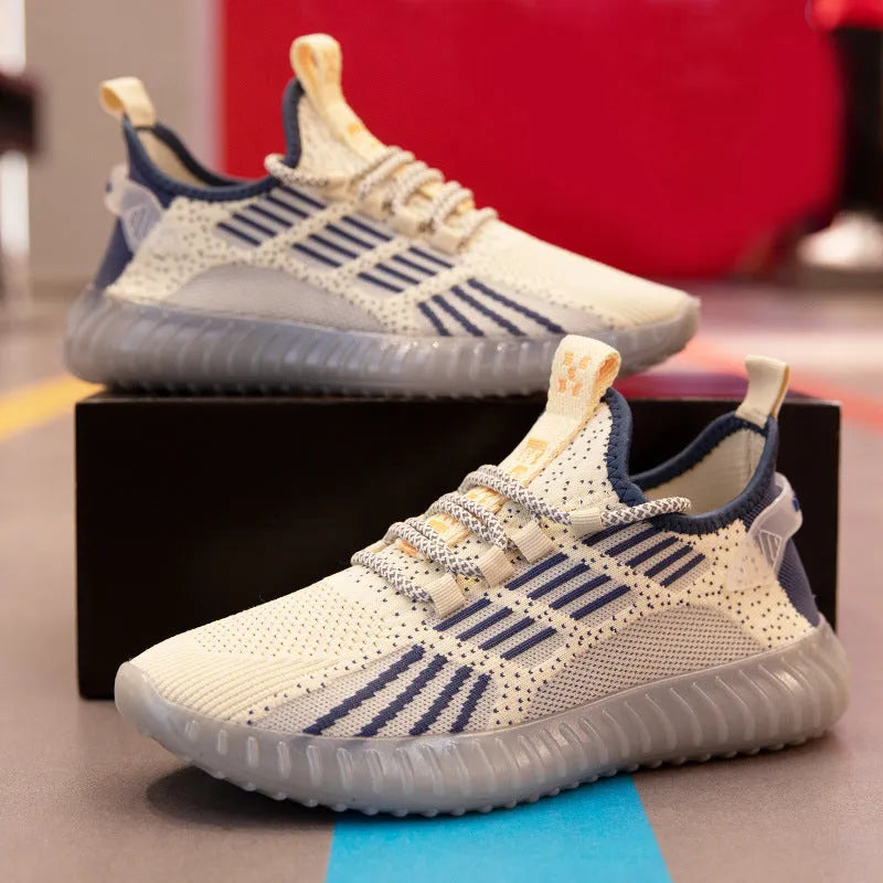Men's white low-top sports shoes made of breathable flying fabric with mesh lining and a round toe.