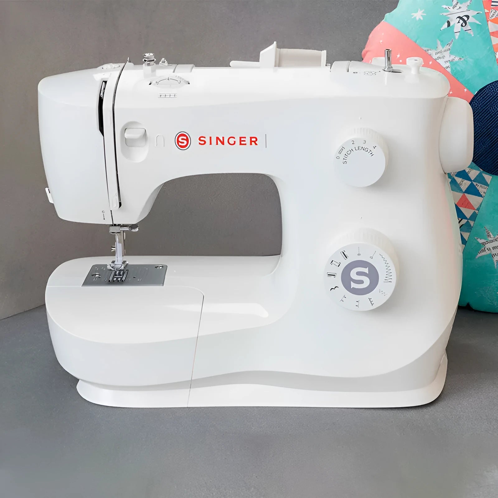 M2405 portable household sewing machine with compact dimensions