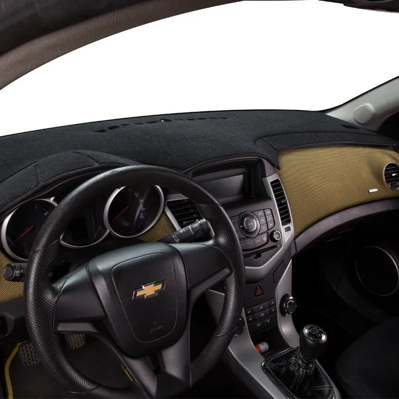 Silicone non-slip dashboard pad for old Prado in black with coloured edge options.