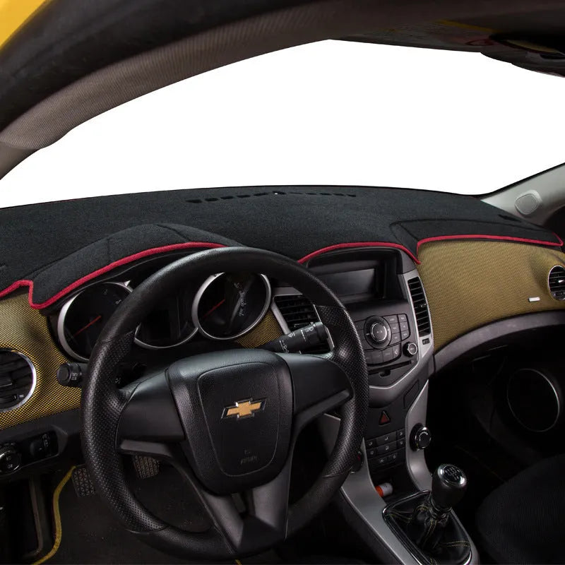 Silicone non-slip dashboard pad for old Prado in black with coloured edge options.