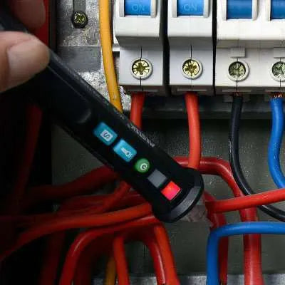 Black intelligent checkpoint test pencil for AC voltage detection with automatic shut-off function