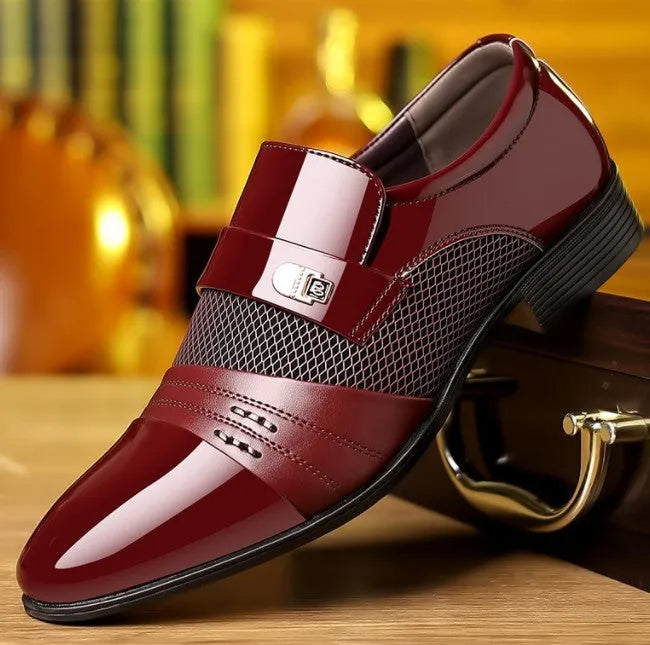 Men's pointed toe leather-style shoes in black with low-top business design and rubber sole