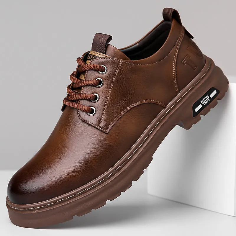 Retro outdoor men's casual shoes in black with round toe design and leather sole