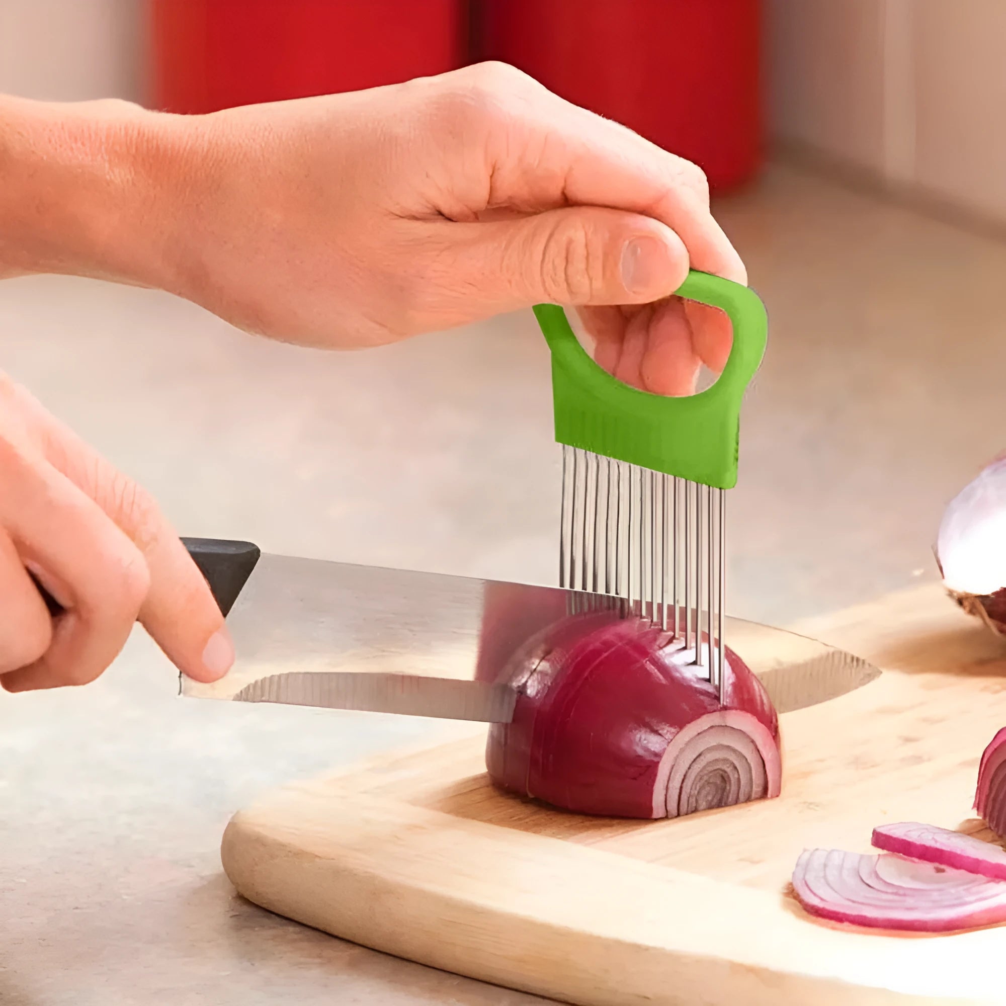 Vegetable holder cutting aid for onions and tomatoes with blue easy-grip handle, PP plastic and 430 steel, 10.5cm x 7.8cm
