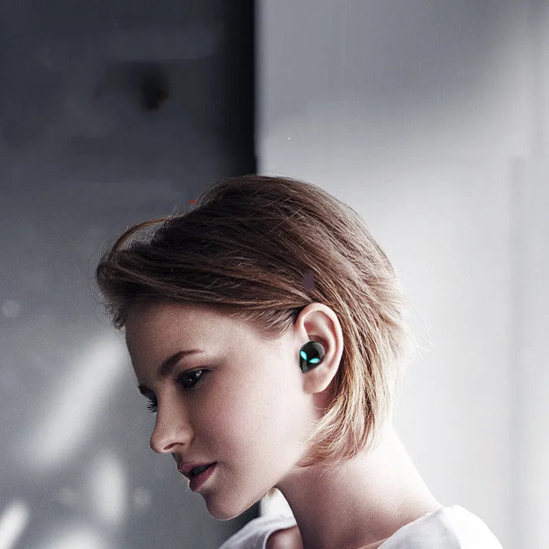 Creative Outer T8 Starman alien design Bluetooth headset and wireless charging case