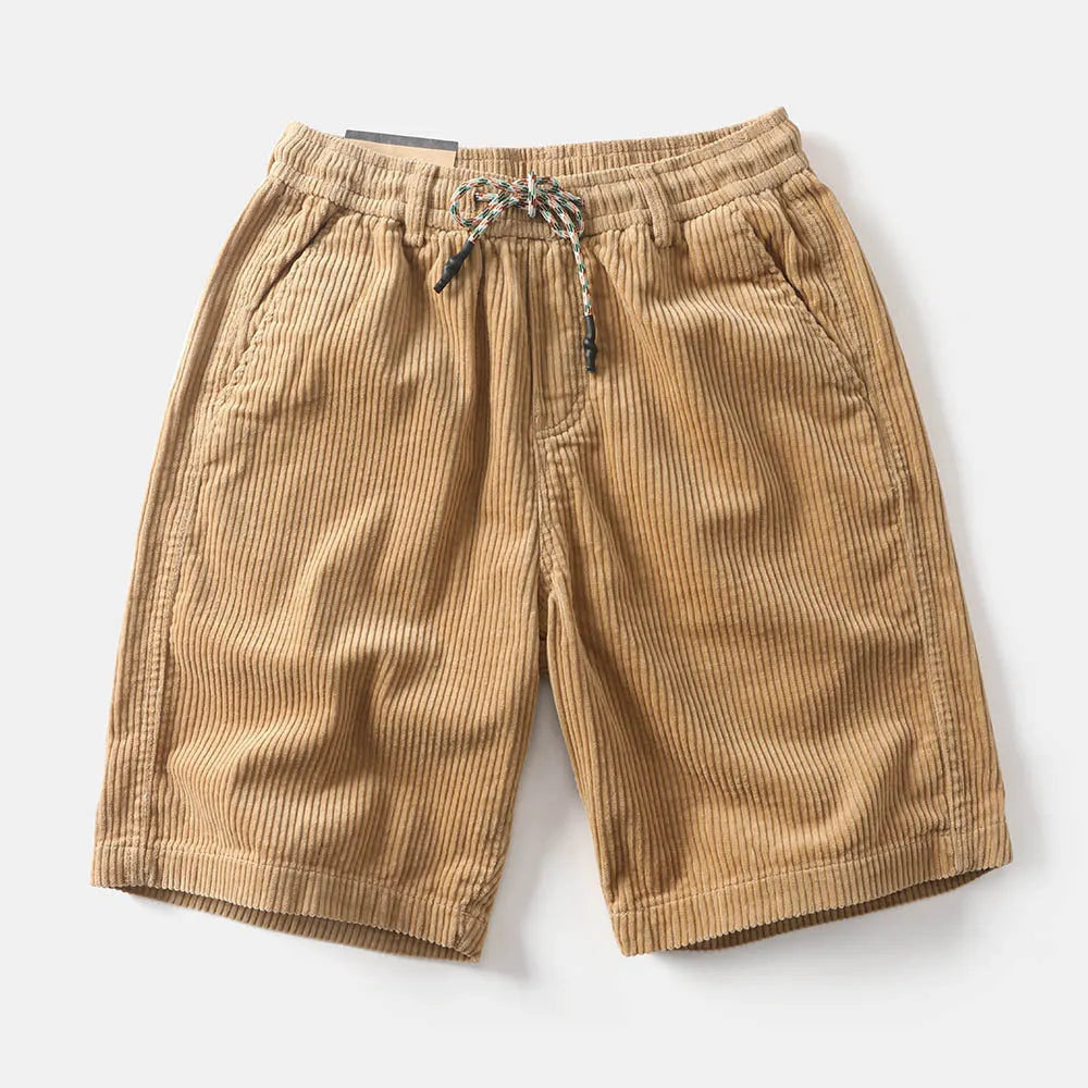 Men's retro American-style cargo shorts in khaki colour with straight-leg cut and multiple pockets