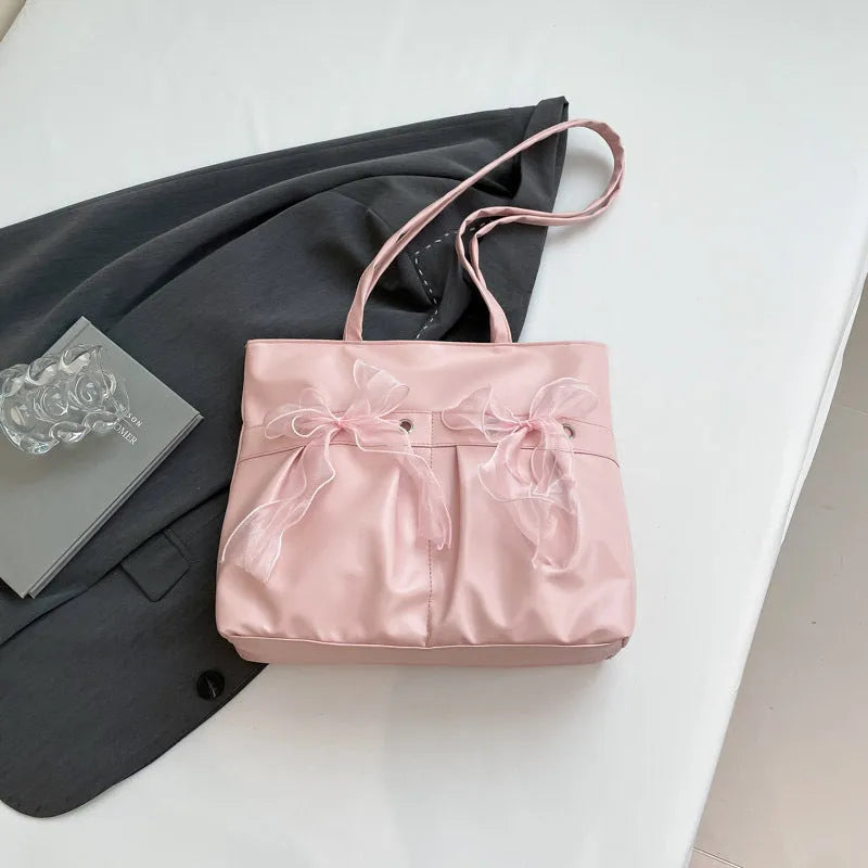 College style bow tote bag with double straps and zippered internal compartment in black colour