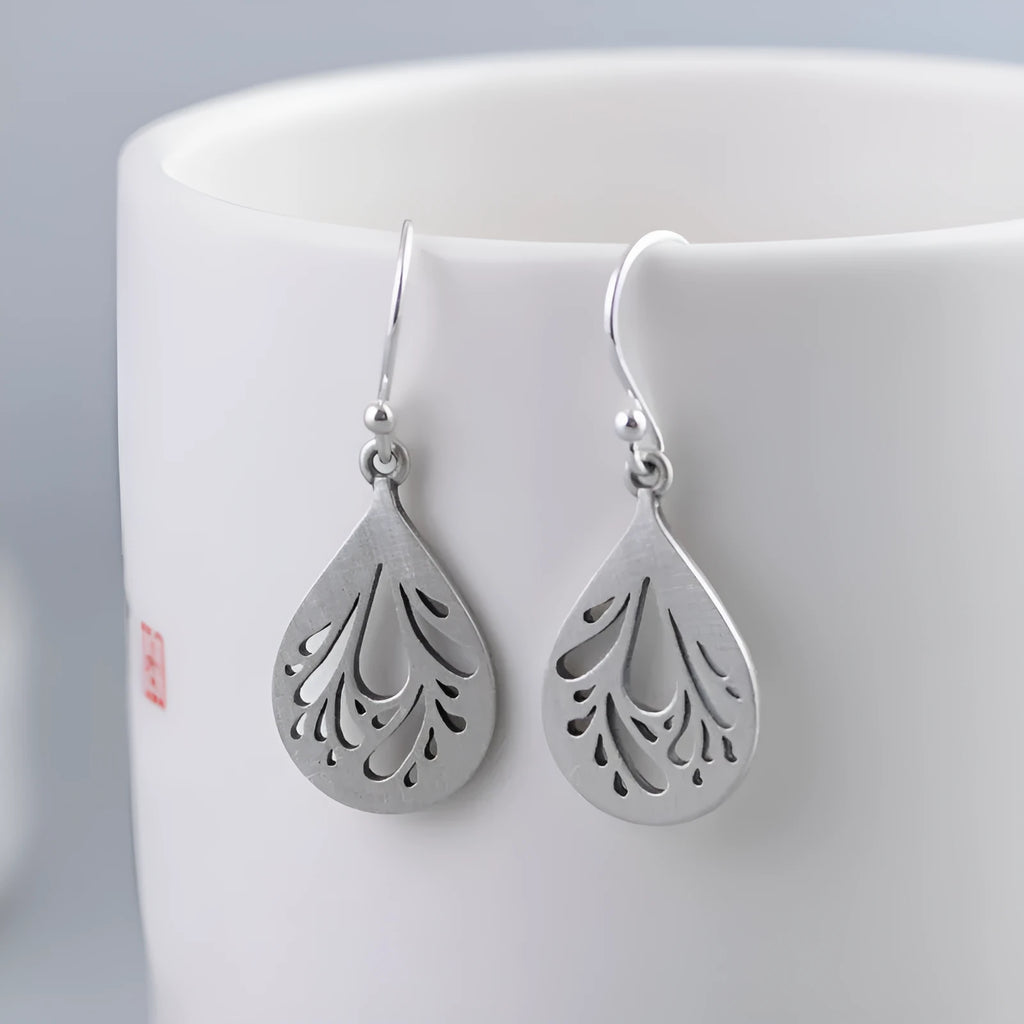Retro hollow water drops earrings in 925 sterling silver with drop shape design