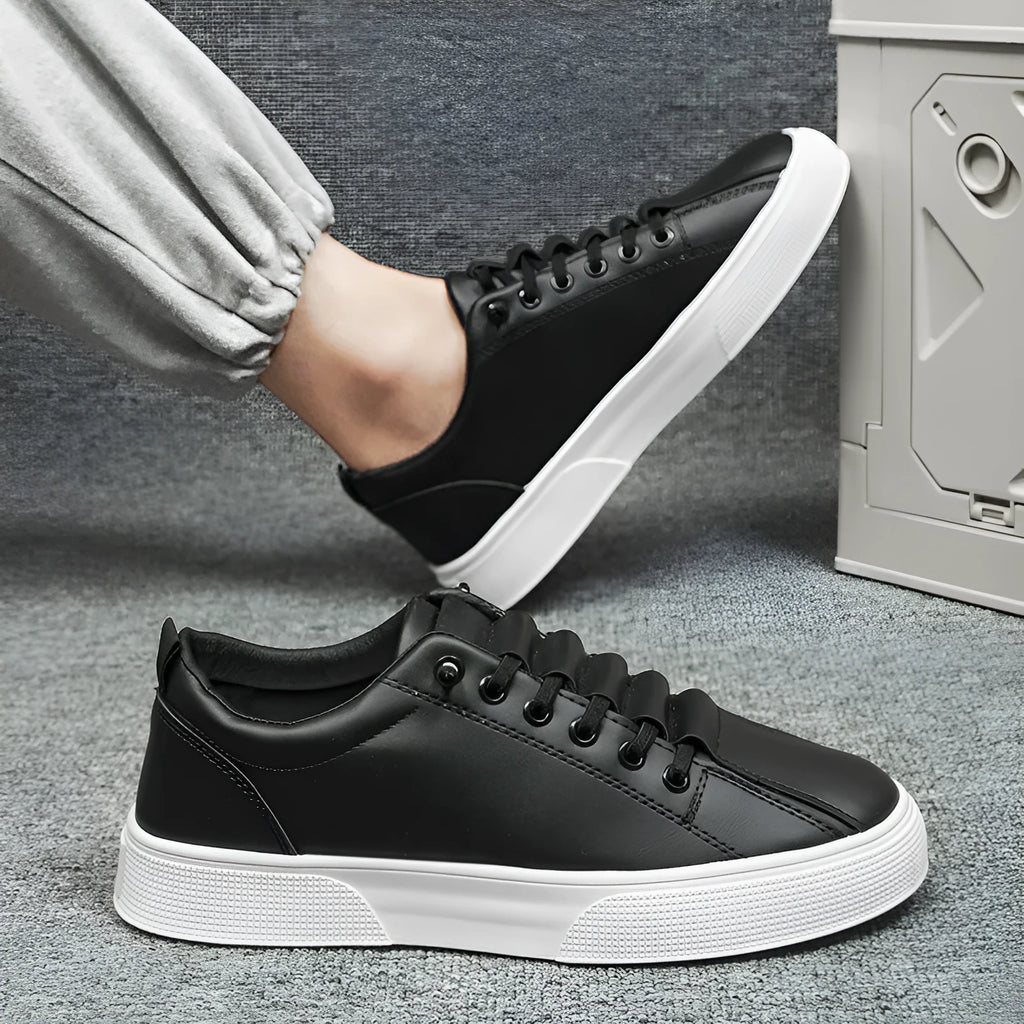 Men's black and white sports leisure mesh shoes with synthetic leather upper and PVC sole