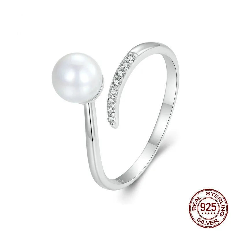Adjustable shell pearl ring in S925 sterling silver with open-loop design
