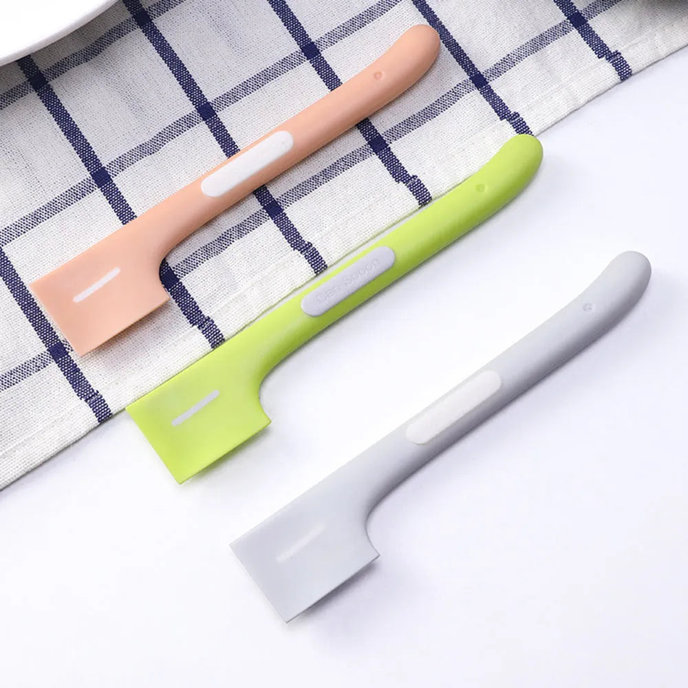 Green TPR pet feeding spoon with long handle and right-angle scoop for canned food