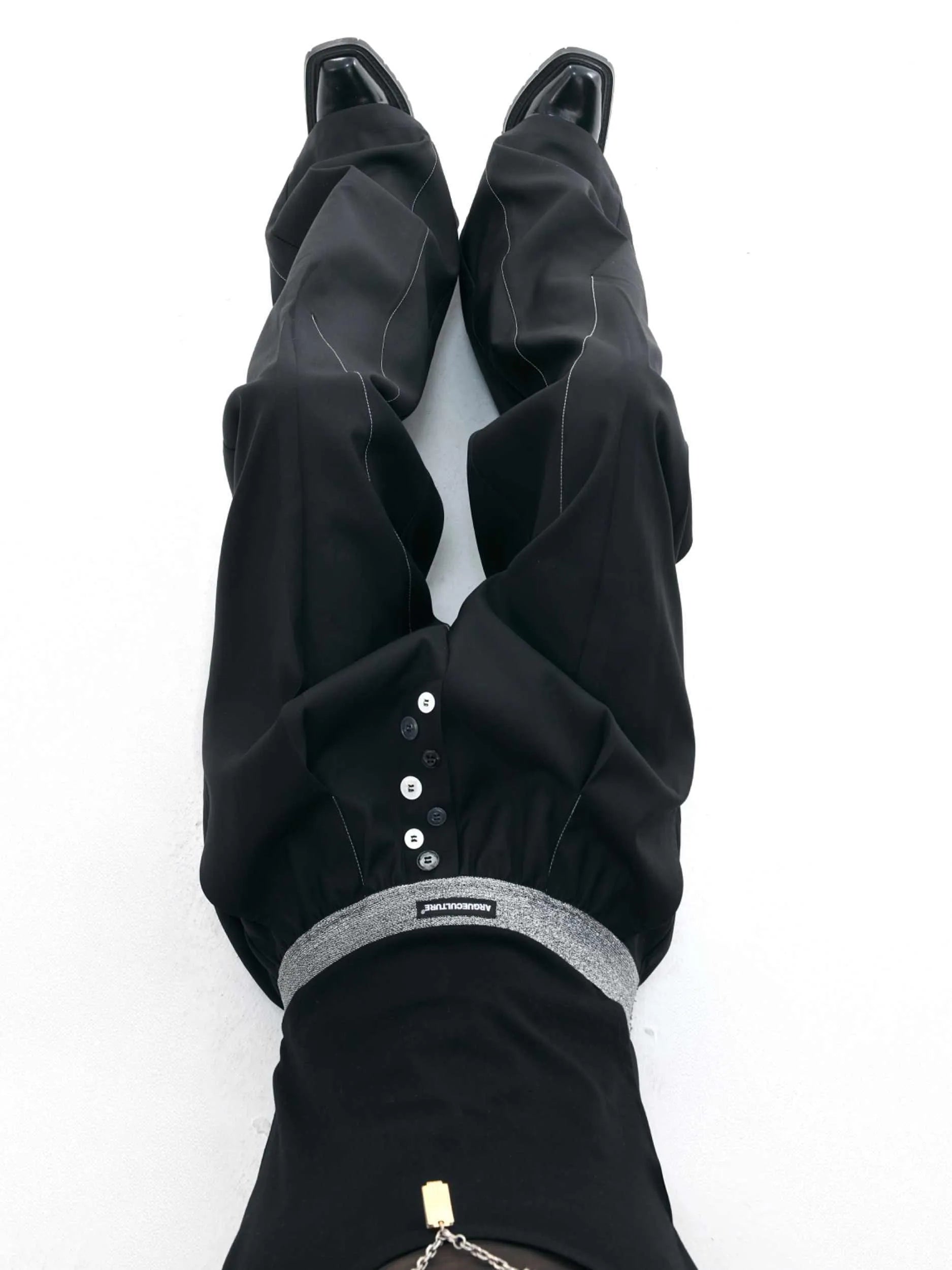 Straight-leg high-waist trousers with button front closure in black colour