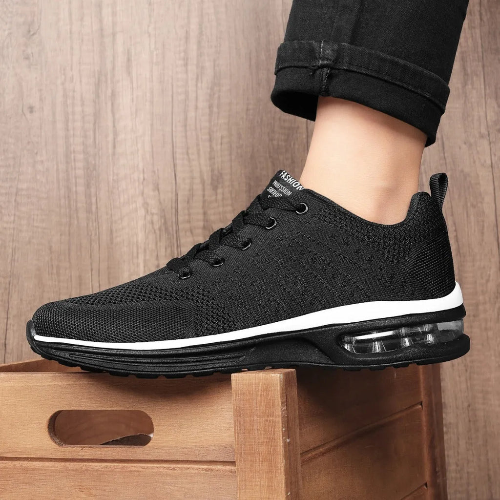 Flyknit mesh running shoes in multiple colours with round toe design and PU soles