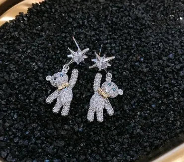 Korean-style star stud earrings for women, diamond finish, gold colour with silver needle post