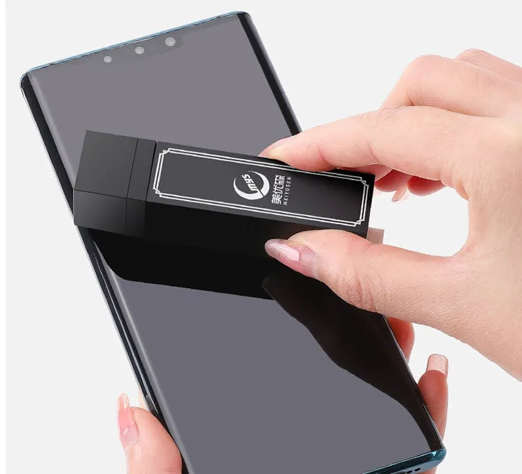 Black disposable mobile phone screen cleaner pack containing 40 decontamination wipes for portable device maintenance