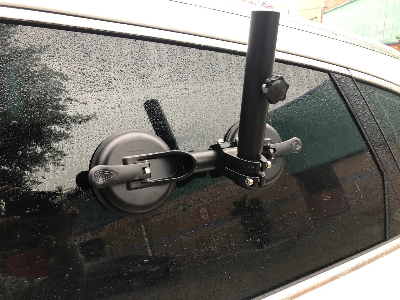 Black off-road car sucker base flagpole mount with round glass suction cup