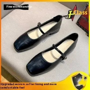 Retro style Mary Jane flat shoes in sheepskin with pigskin lining, shown in a solid colour with round toe and low heel.