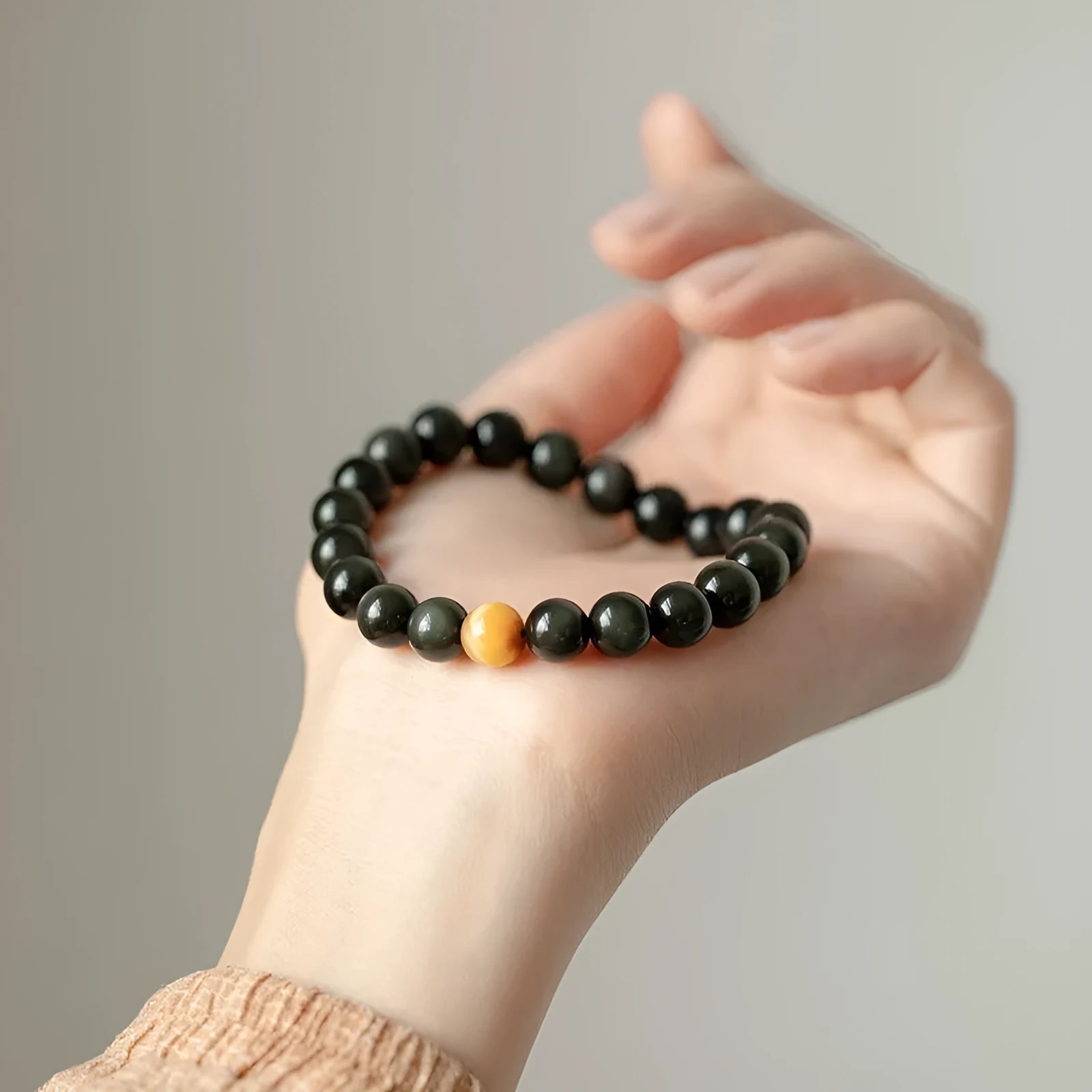 Black obsidian geometric bead bracelet in Korean style, showing size options.