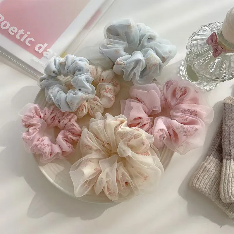 Mesh Sense bun large intestine hair band in milky white, made from soft cloth with a natural style, for women