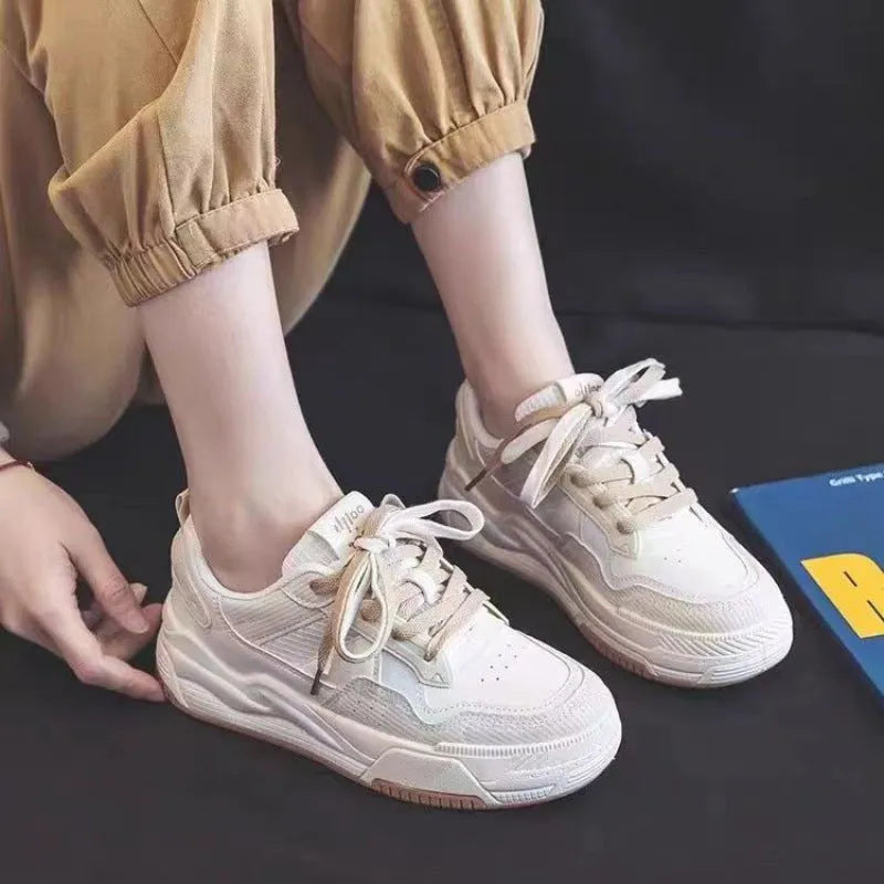 Women's beige and pink low-top sneakers with rubber sole and height-increasing design
