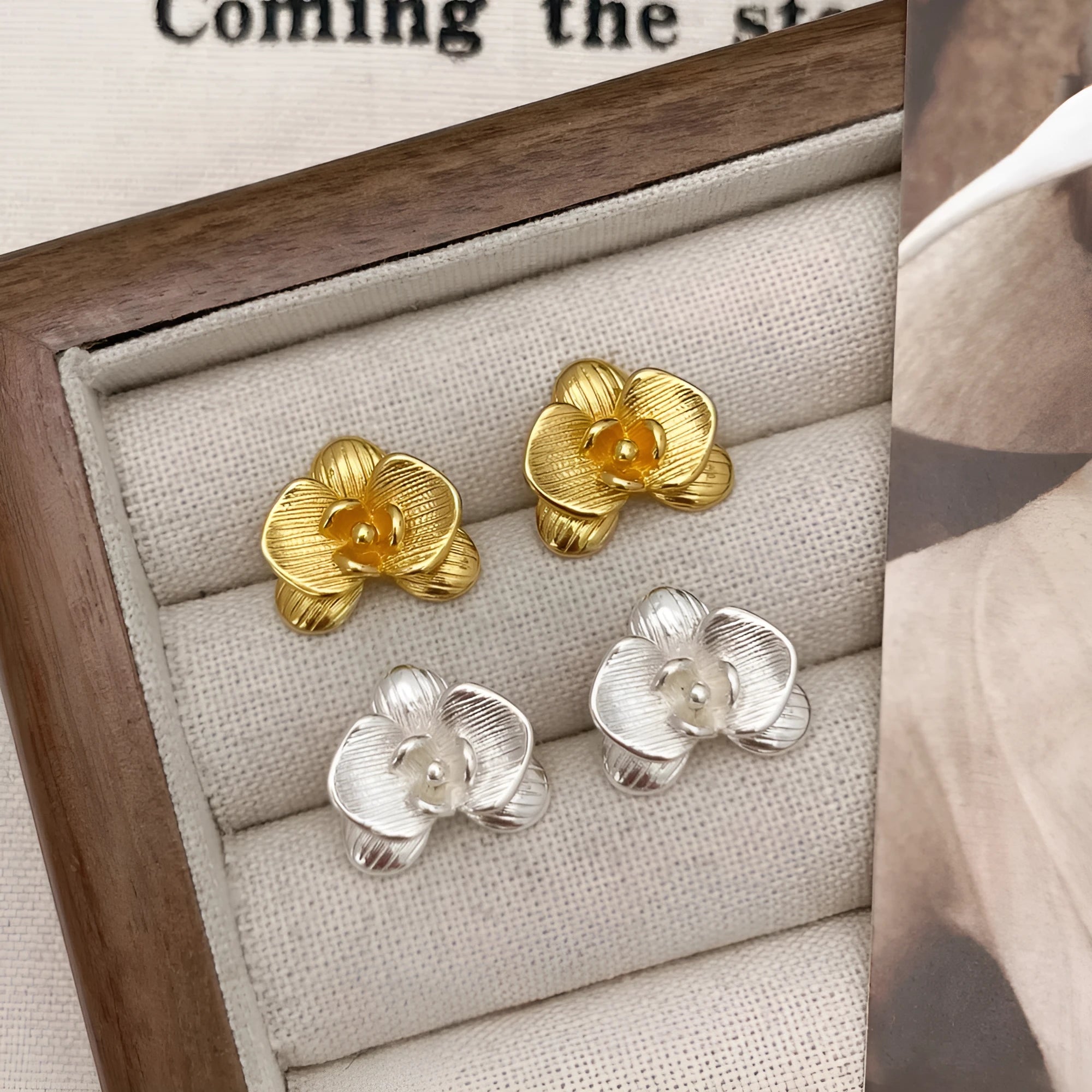 Retro flower-shaped drop earrings for women in gold or silver electroplate with petal detailing.