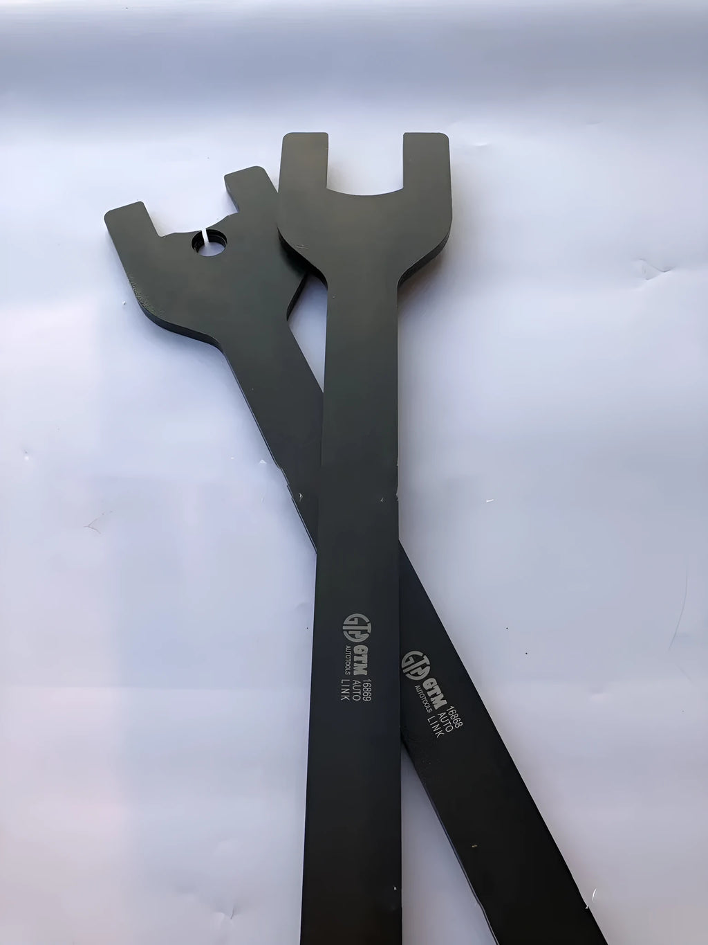 Land Rover alloy steel fan wrench set showing 36mm and 40mm wrenches for mechanical repair.