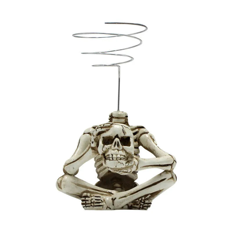 Gothic skull resin Tillandsia bracket for soilless air plant display measuring 7*8*12.5cm